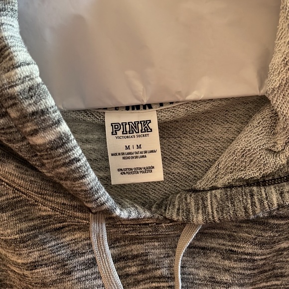 Cropped pullover hoodie - Picture 3 of 3
